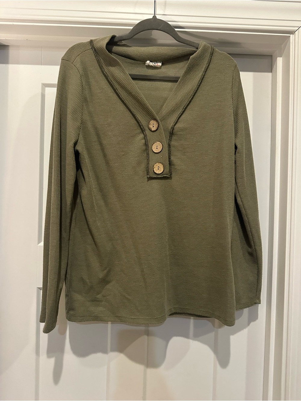 Women’s long sleeve top